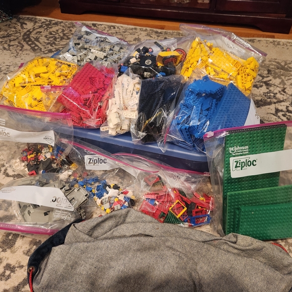Assorted LEGO Bricks and Baseplates - Picture 7 of 8